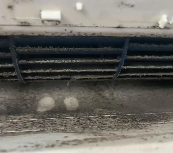 皇姑空调吹的风有股烧焦味是怎么回事